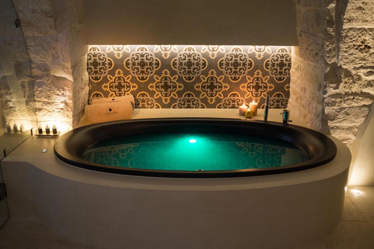 La Mandorla Luxury Trullo Bed and Breakfast Alberobello Esterno foto