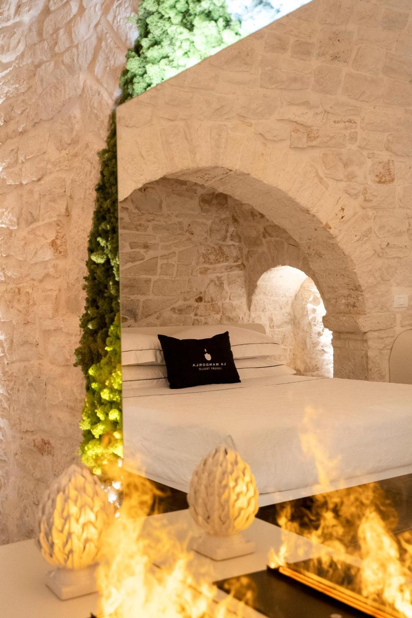 La Mandorla Luxury Trullo Bed and Breakfast Alberobello Esterno foto